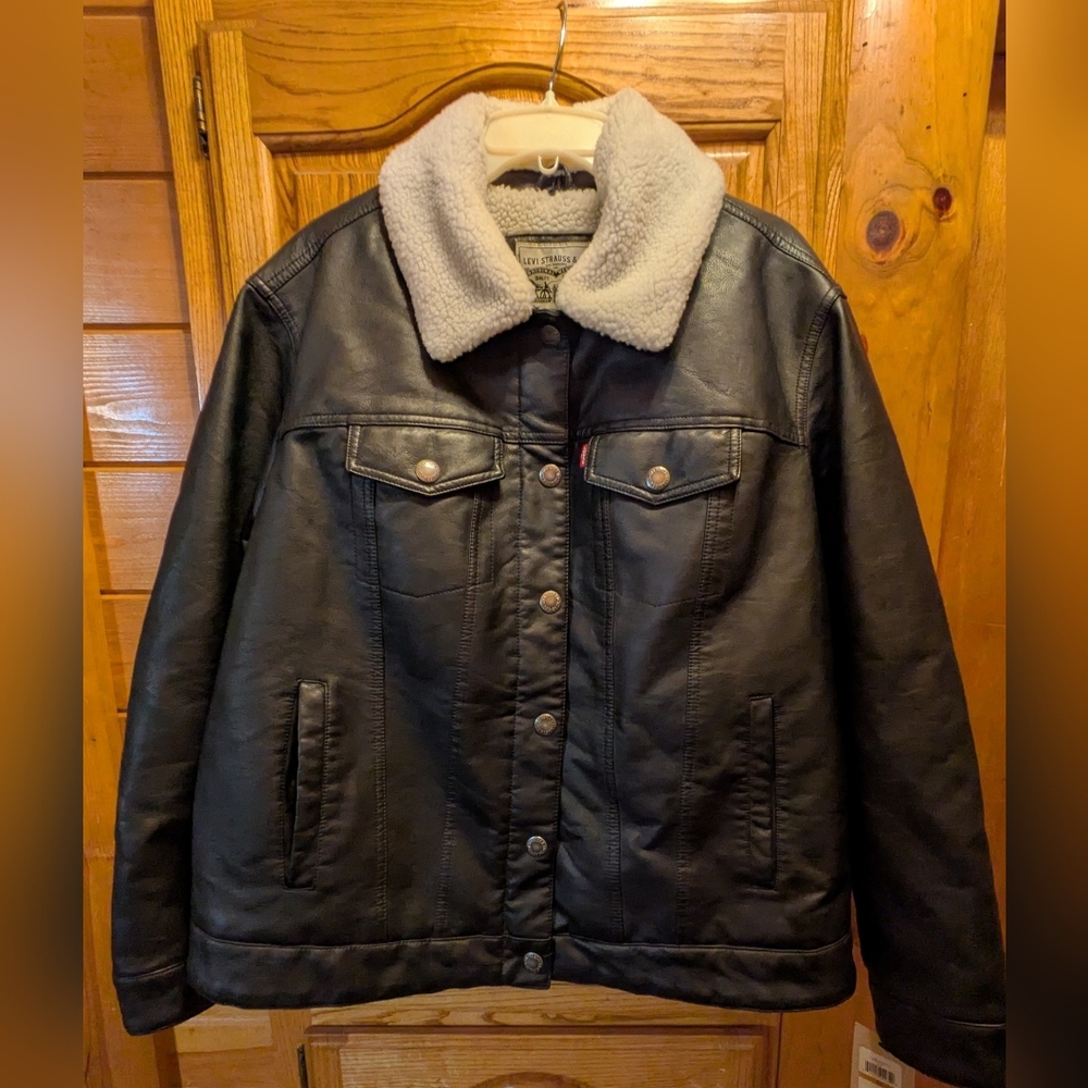 Men's Black Levi's Sherpa-Lined Jacket